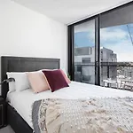 Sunny Seclusion Minutes From South Yarra Station