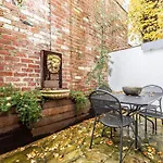 \'The Courtyard Chateau\' Fresh And Modern Off Toorak Rd