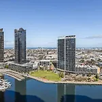Relax And Unwind By The Dock -Car Park Included-