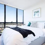 Relax And Unwind By The Dock -Car Park Included-