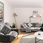 Coveted Collingwood - Balcony Hideaway With Views