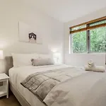 Experience The St Kilda Vibe From A Cosy Retreat