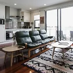 Spacious Studio With Balcony In Eclectic Brunswick
