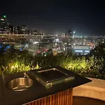 Southbank Serenity - Luxe 2Br Oasis