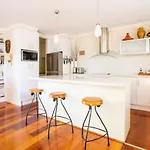 Leafy Toorak Two Bedroom Executive Apartment