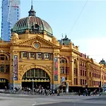 Vintage Charm 2 Bed Apt Near Flinders Station