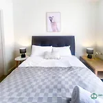 North Mel 2Br Sofabed Close To Everything