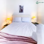 North Mel 2Br Sofabed Close To Everything