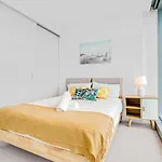 2 Bedrooms Apartment West Side Place