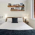 Snug St Kilda Apartment With Private Courtyard