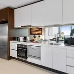 Chic Central Pad With City Views, Pool And Gym