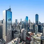 Chic Central Pad With City Views, Pool And Gym