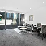 Sleek 2-Bed Apartment With Beautiful City Views