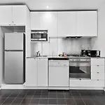 Sleek 2-Bed Apartment With Beautiful City Views