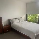 Spacious 2 Bed Apartment, Great Location