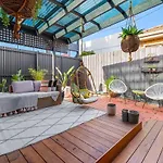 Refined 2-Bed House With A Charming Courtyard