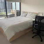 Spacious 2 Bed Apartment, Great Location