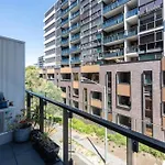 Charming 1-Br Apt Wpool & Gym -15 Mins From City!