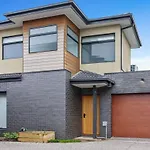 Storey Time I 2Br Townhouse For Melbourne Travel