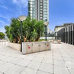 Sublime Harbourside 2-Bed With Pool Gym & Views