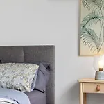 Storey Time I 2Br Townhouse For Melbourne Travel