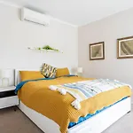 \'The Moondah Manor\' A Poolside Family Retreat