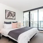 City Road Sanctuary With Sunset Views & Parking