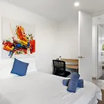 Luxury Spacious 3-Bedroom Suite On Exclusive Lansell Rd, Toorak