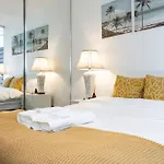 2 Bd Luxury Apartment At Heart Of Docklands With 85\