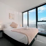 Queens Place 1B/View/Workplace/Swimming Pool/Gym
