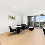 Central 2 Bedroom Apartment Melbourne With Parking