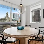 Luxury Living In The Paris End