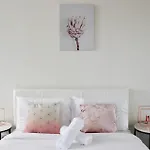 1 Brm 1 Bath, South Melbourne, Spacious, Balcony