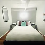 Red Tulip Apartments In Prahran