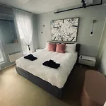 Red Tulip Apartments In Prahran