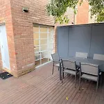 East Melbourne Unit With Courtyard