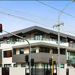 Caulfield Elegance: Chic Abode