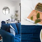 Caulfield Elegance: Chic Abode