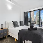 Stunning River View On Flinders Street