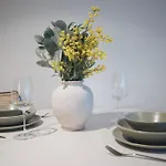 Chic 1-Bed Apt In Melbourne With Parking Near Cbd