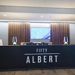 Chic 1-Bed Apt In Melbourne With Parking Near Cbd