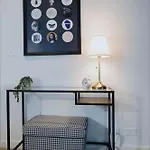 Chic 1-Bed Apt In Melbourne With Parking Near Cbd
