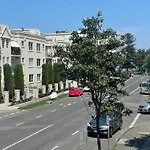 Beachside Flat With Free Parking