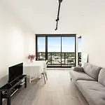 Convenient Located 1 Bedroom Apartment In Hawthorn