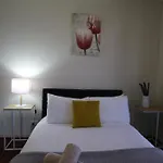 2B2B Apartment In Collin Street Melbourne