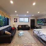 Grandview Melbourne Executive 2Br Apartment