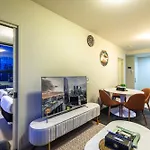 Aussie Escape Apartments-Skyline Collins Tower