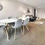 Stunning 2-Bedroom Oasis In The Heart Of Southbank
