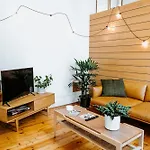 Luxe Escape On Flinders Lane With Jungle Bath!
