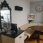 Outstanding Property Close To Melb Airport